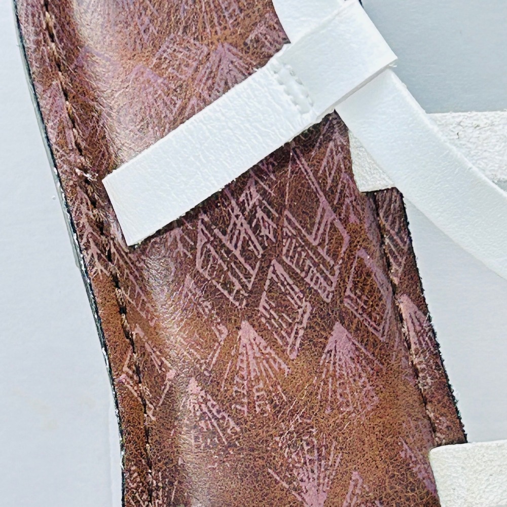 Time Tru Women's‎ White Gladiator Sandals Strappy Brown Insole Size 8 - Picture 4 of 4